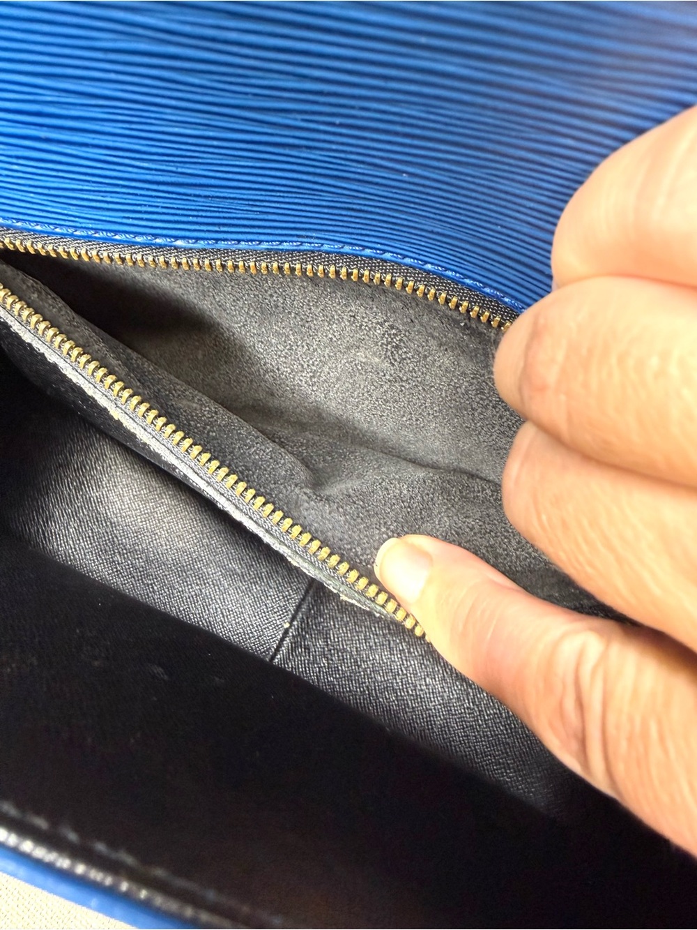 Authentic Louis Vuitton Saint Cloud GM shoulder bag blue Epi leather M51242 LV - Picture 15 of 16